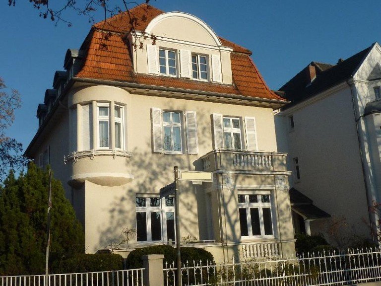 Frontansicht Bonn - Plittersdorf Etagenwohnung Gro�z�gige 2- Zimmer-Wohnung im Bad Godesberger Villenviertel -VERKAUFT-