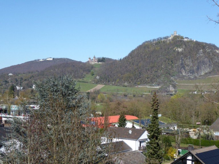 Ansicht Bonn - Mehlem Etagenwohnung Gepflegte, gro�z�gige 3-Zimmer-Wohnung in Halbh�henlage von Bad Godesberg-Mehlem -VERKAUFT-