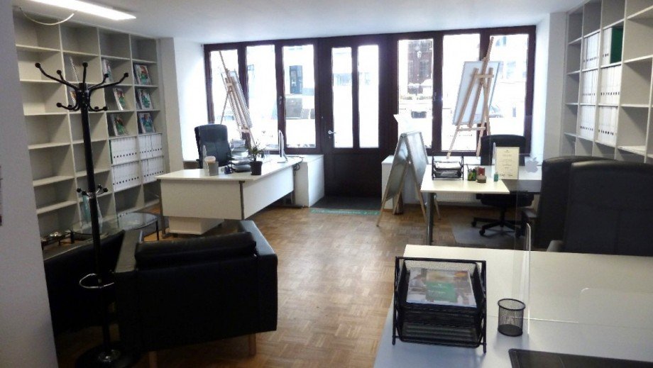 B�ro zur Stra�e - EG B�rofl�che Bonn