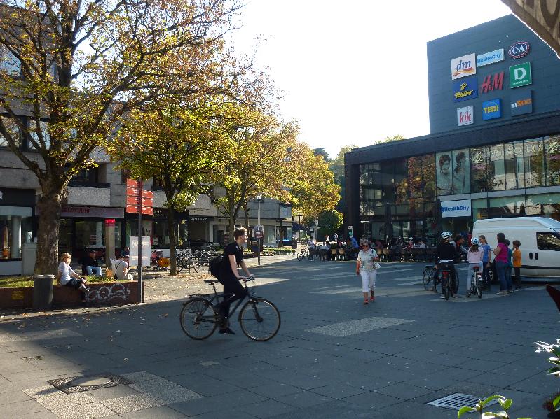 Vorplatz der Frohofer Galeria Ladenlokal Bonn