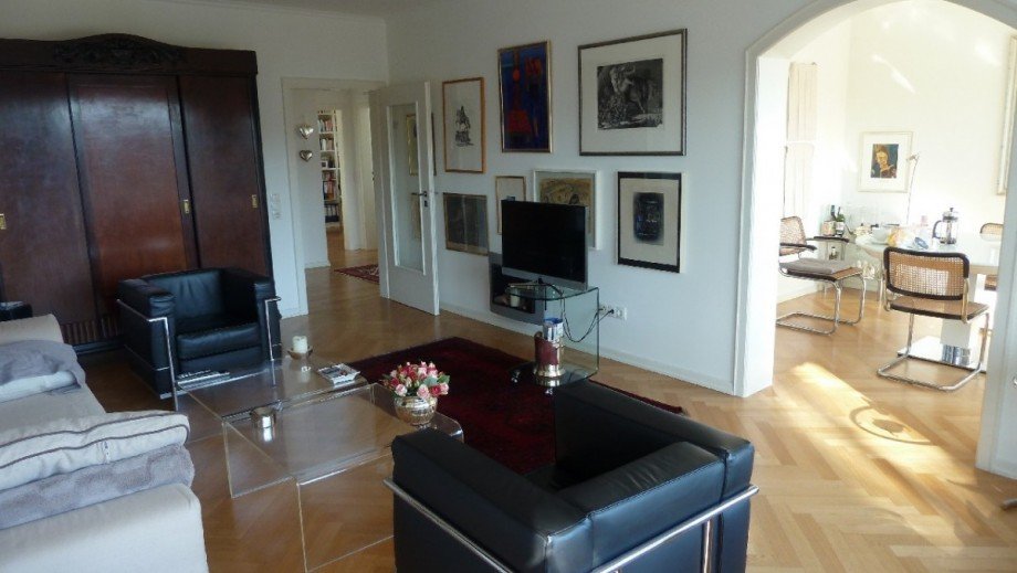 Wohnzimmer mit Blick in E�zimmer Terrassenwohnung Bonn