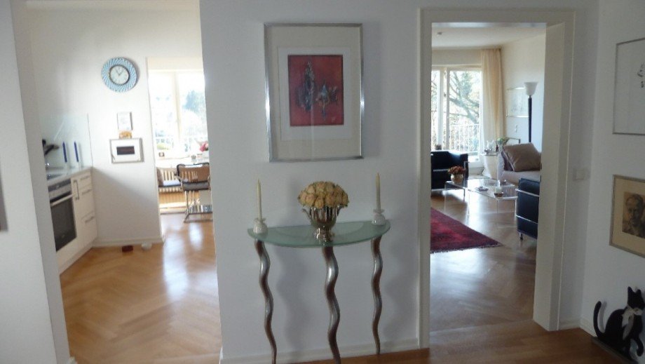 Diele mit Blick in K�che und Wohnzimmer Terrassenwohnung Bonn