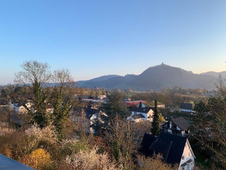 Ausblick Bonn - Mehlem Dachgeschosswohnung Gepflegte 3-Zimmer-Wohnung in Halbh�henlage von Bad God Godesberg-Mehlem - VERMIETET -